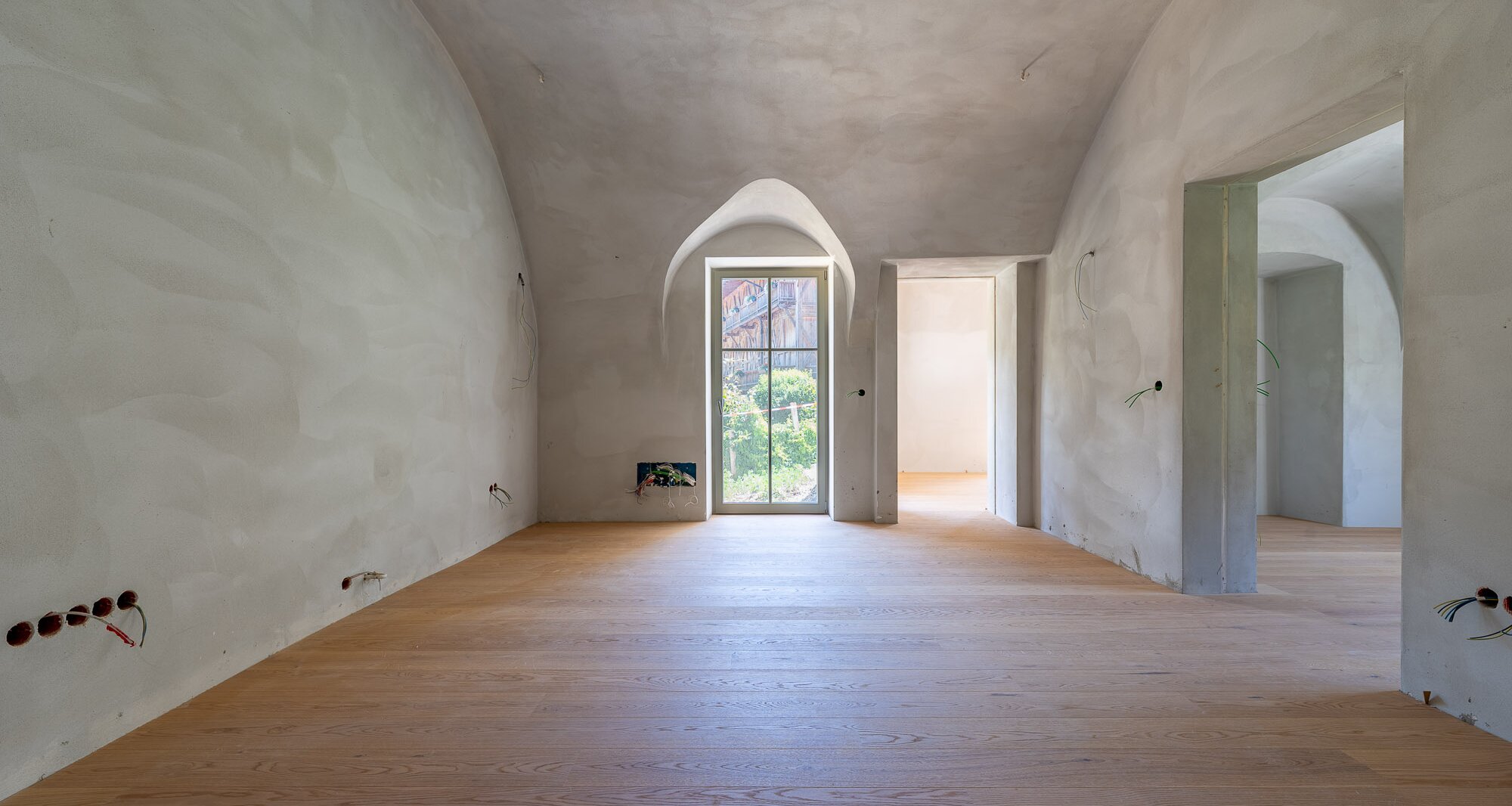 A2: Neue, geräumige Vierzimmerwohnung mit Privatgarten