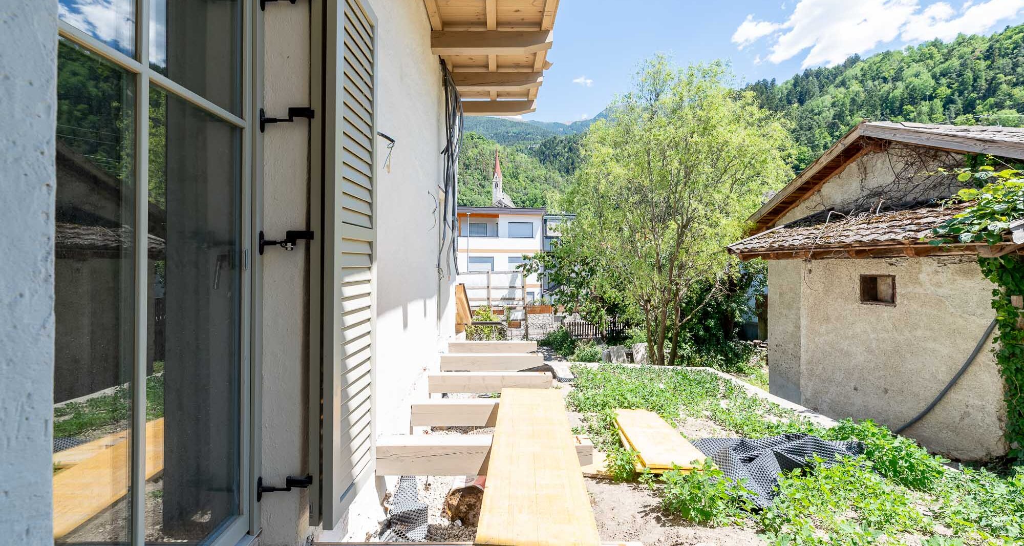 A2: Neue, geräumige Vierzimmerwohnung mit Privatgarten