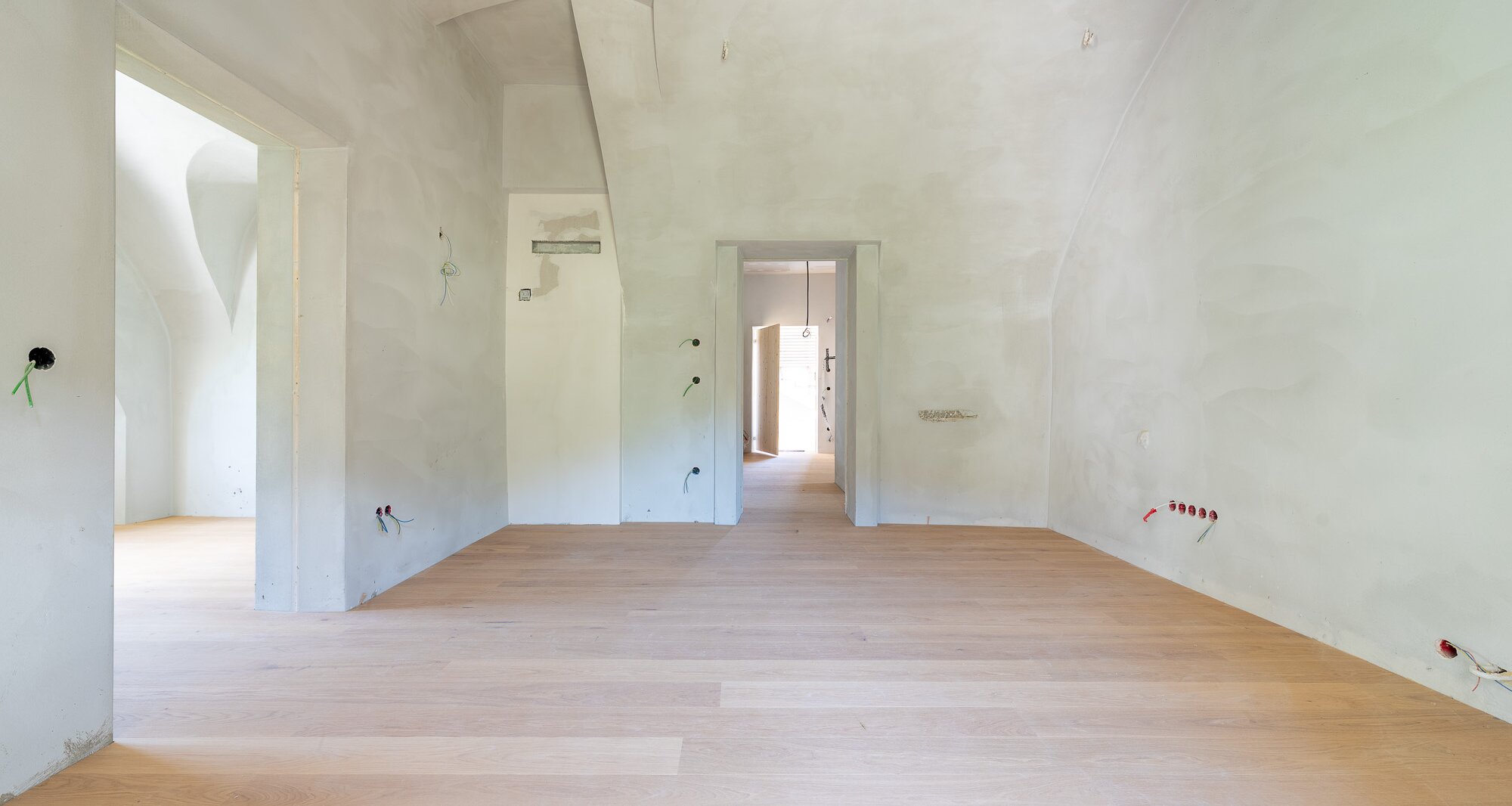 A2: Neue, geräumige Vierzimmerwohnung mit Privatgarten