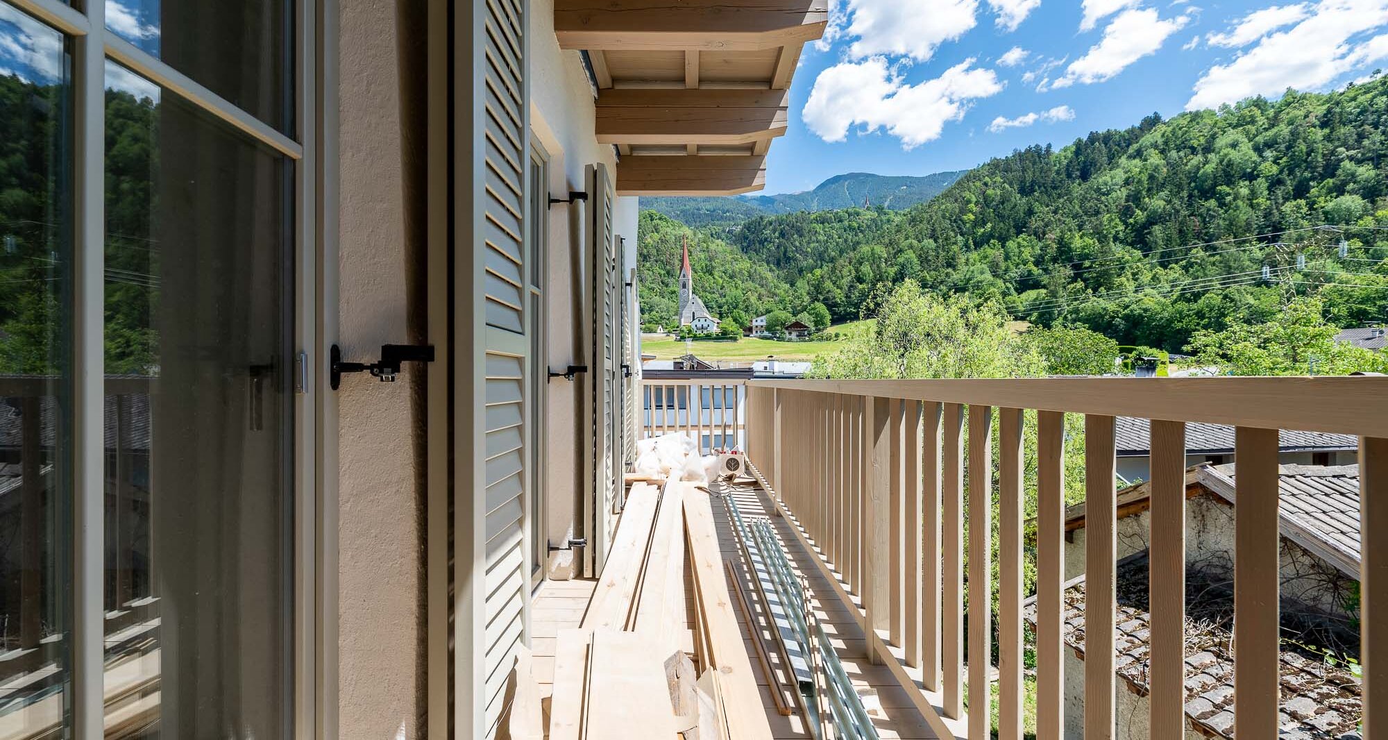 A3: Neue Vierzimmerwohnung im hohen Stockwerk mit ca. 400 m² Privatgarten