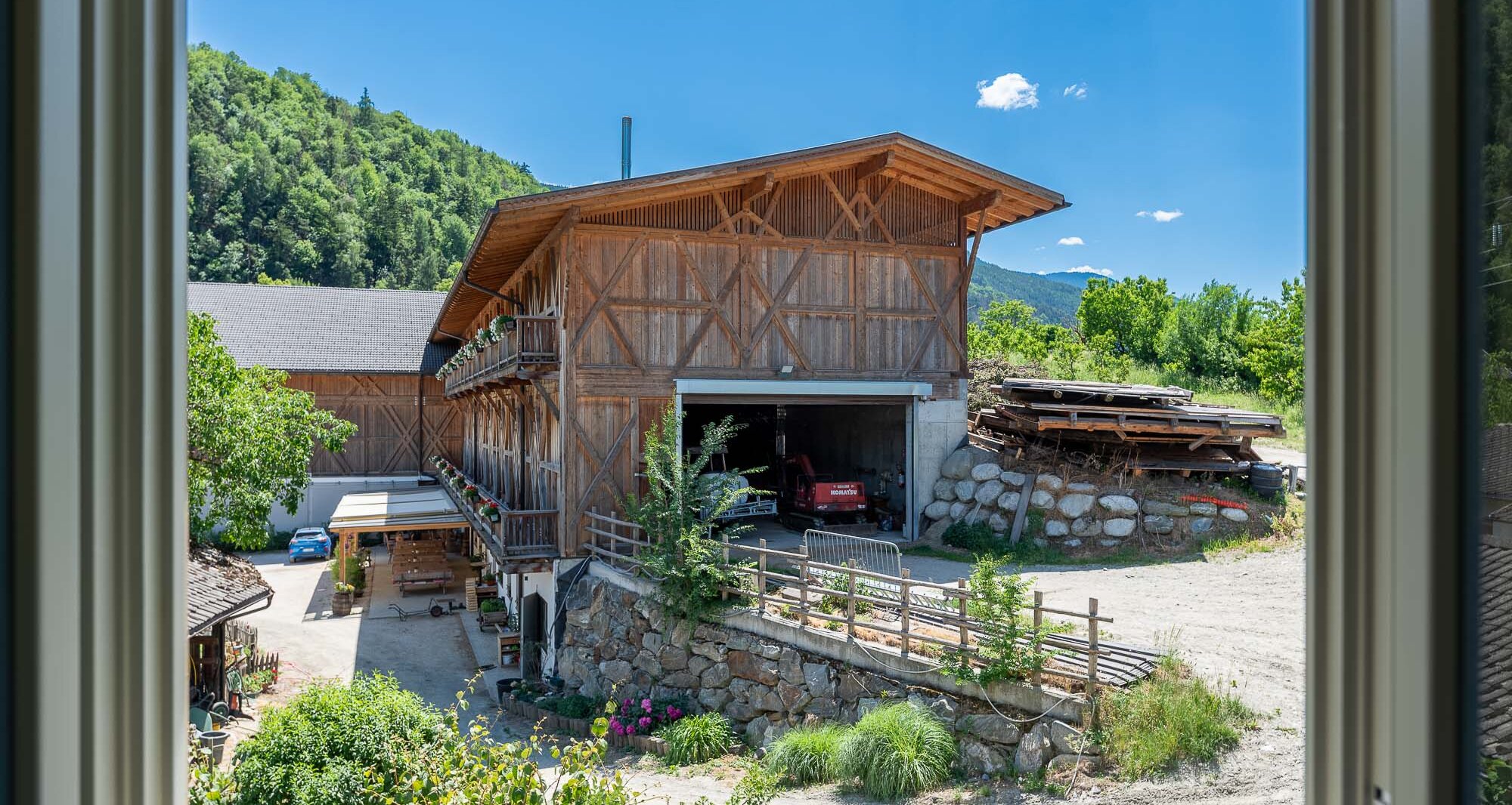 A3: Neue Vierzimmerwohnung im hohen Stockwerk mit ca. 400 m² Privatgarten