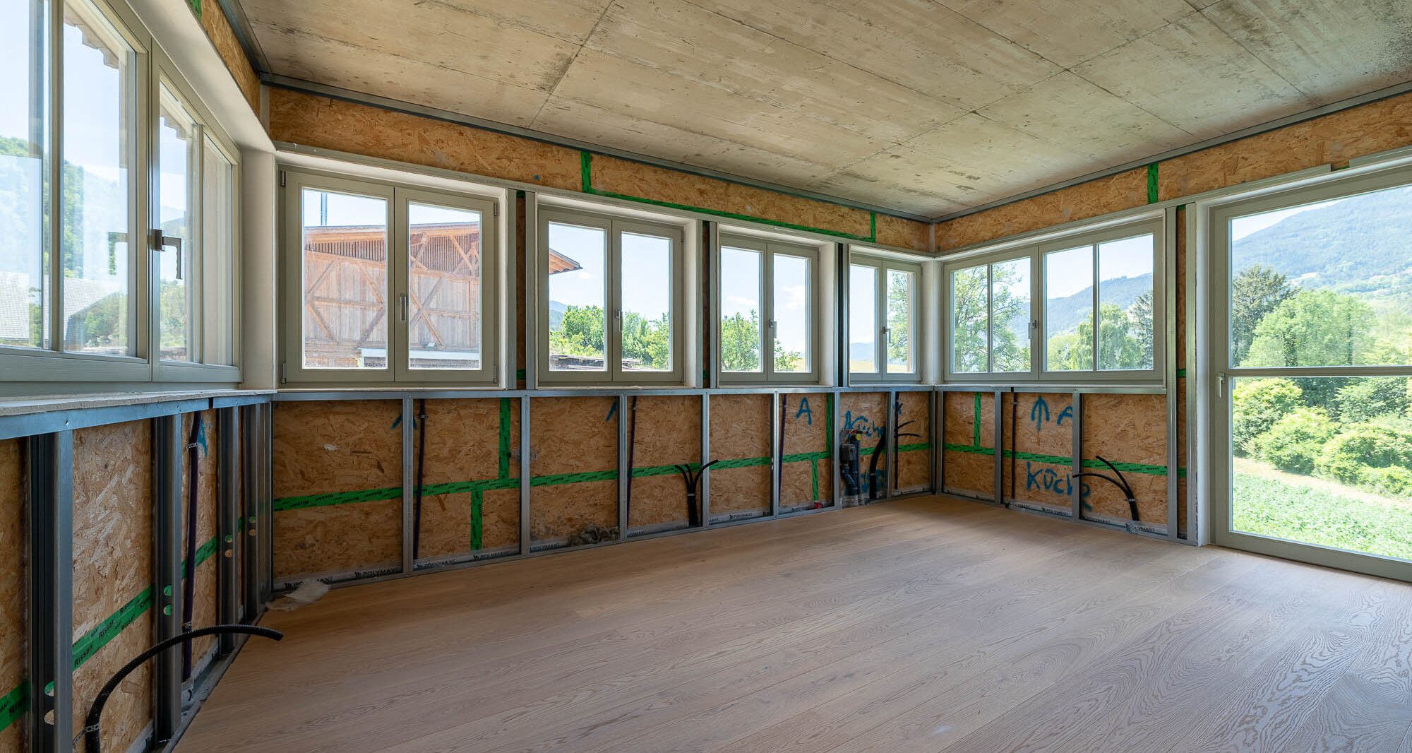 A3: Neue Vierzimmerwohnung im hohen Stockwerk mit ca. 400 m² Privatgarten