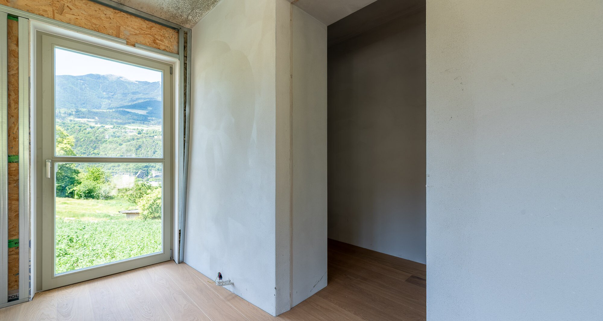 A3: Neue Vierzimmerwohnung im hohen Stockwerk mit ca. 400 m² Privatgarten