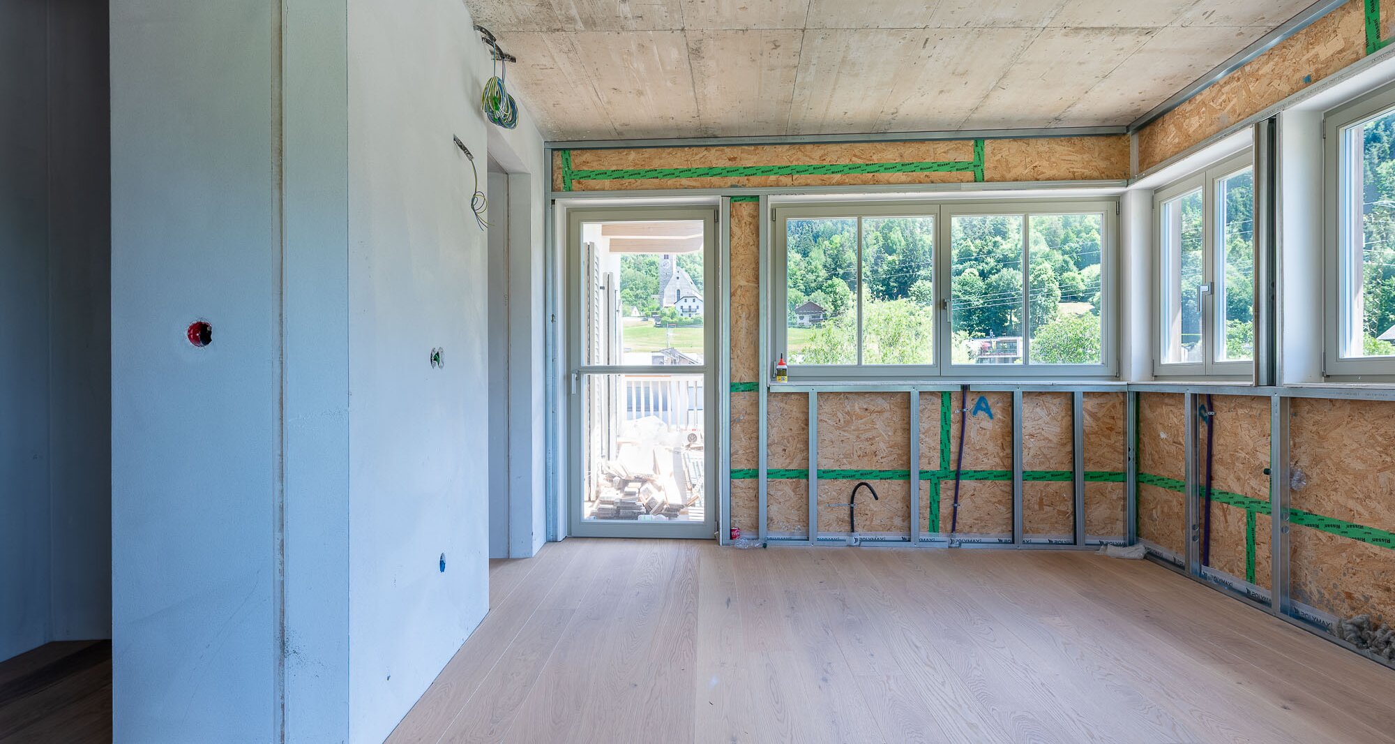 A3: Neue Vierzimmerwohnung im hohen Stockwerk mit ca. 400 m² Privatgarten