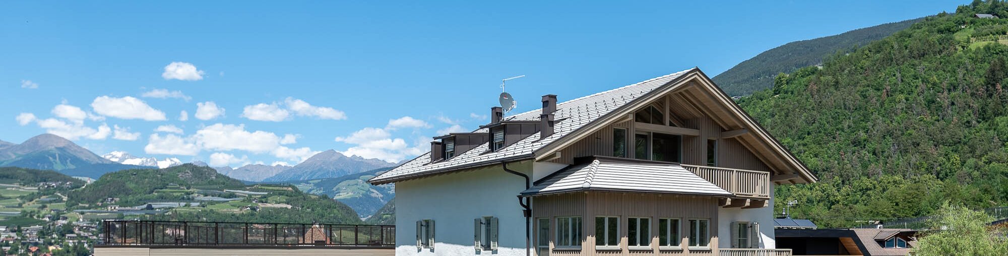 A3: Neue Vierzimmerwohnung im hohen Stockwerk mit ca. 400 m² Privatgarten
