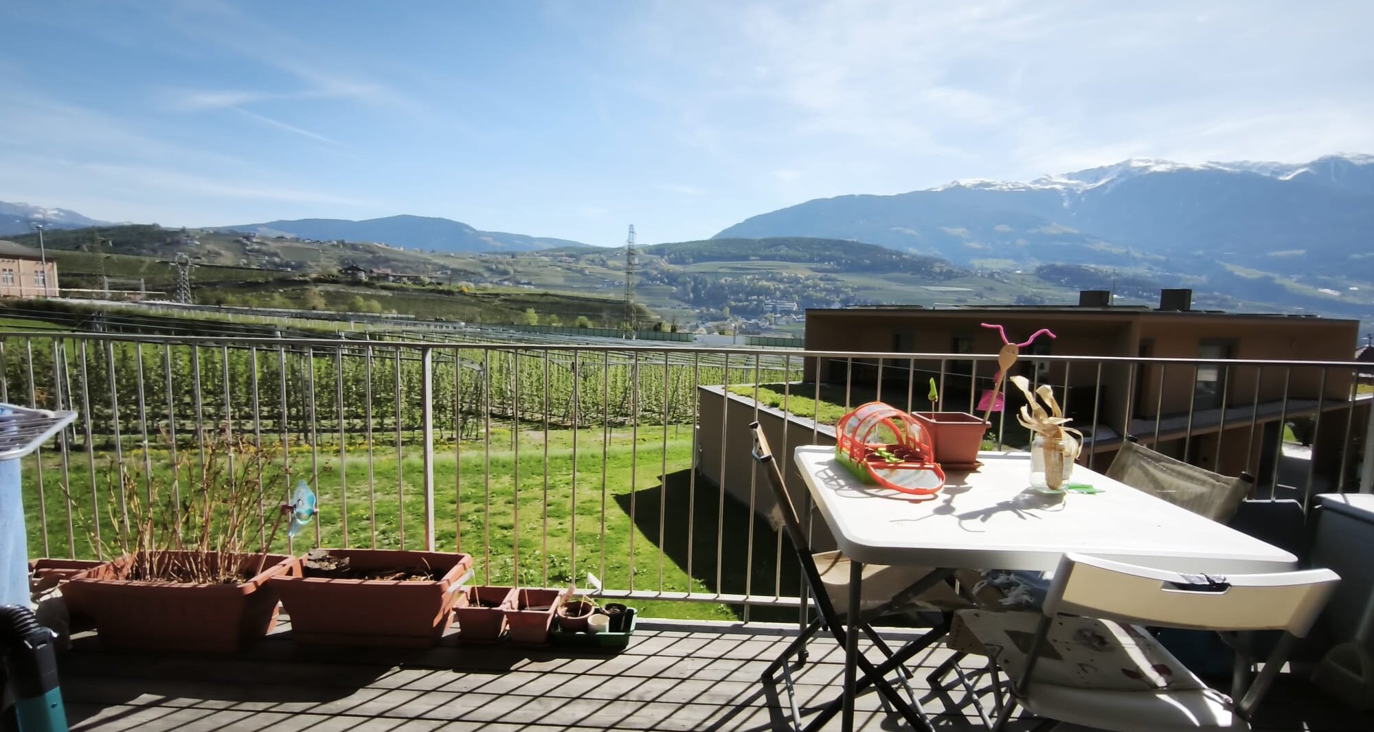 Neuwertige Dreizimmerwohnung mit Terrasse