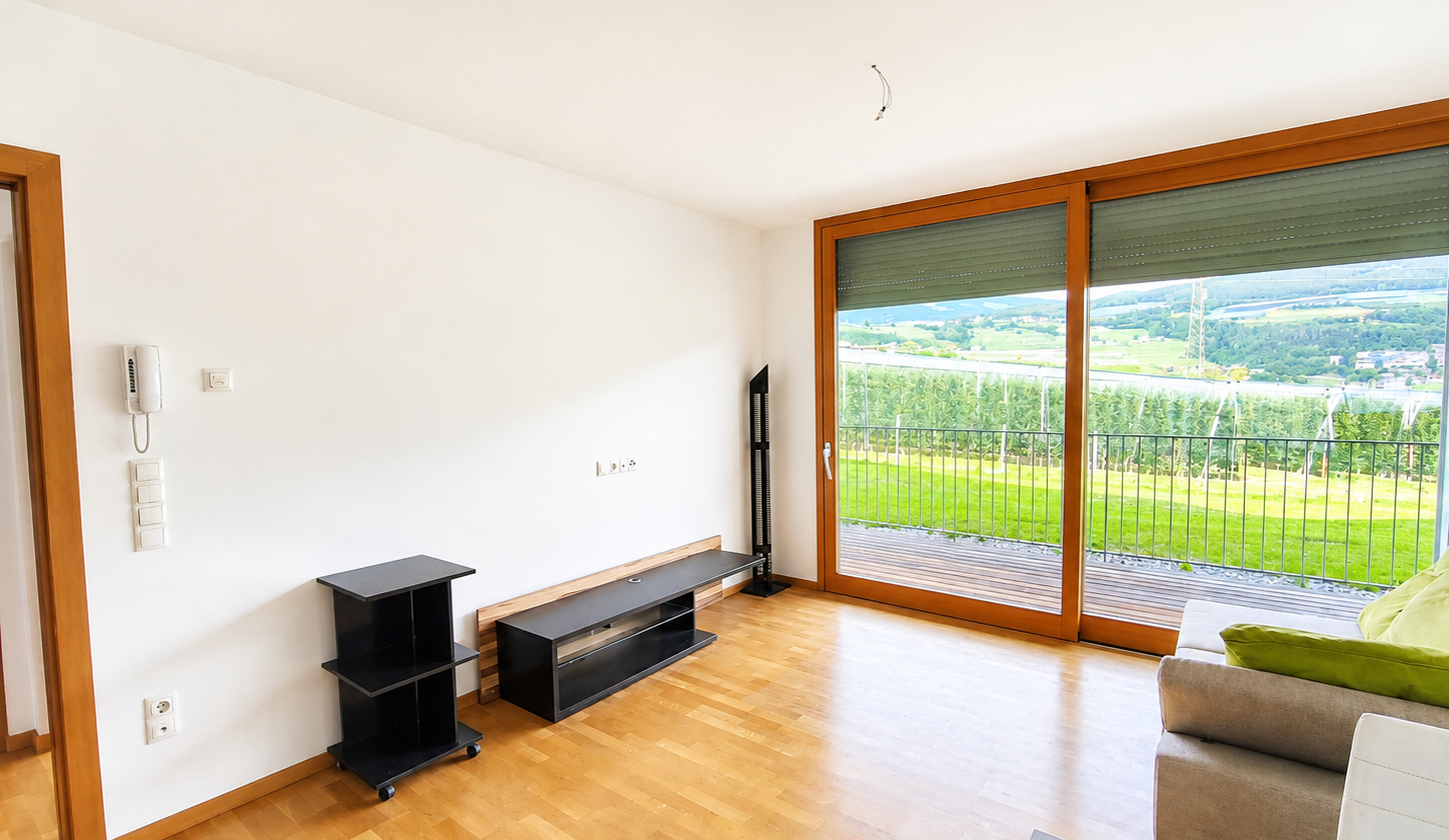 Moderne, teilmöblierte Zweizimmerwohnung mit Terrasse